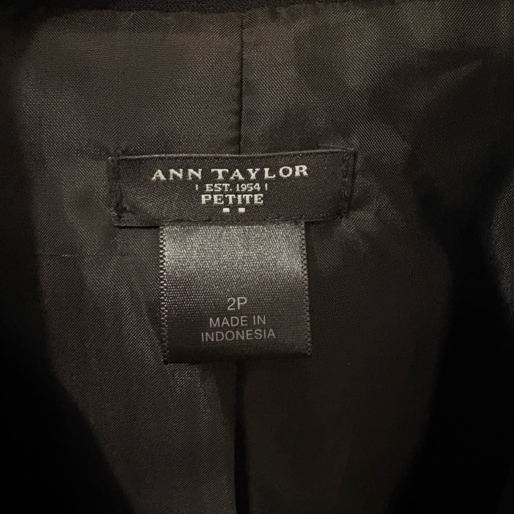 Ann Taylor Black Women's Tailored Single-Button Blazer and Cropped Pant Suit - Picture 3 of 7